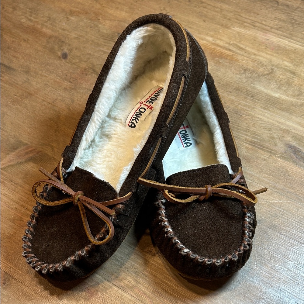 Women's Minnetonka Cozy Cally Slippers, Women’s size 7